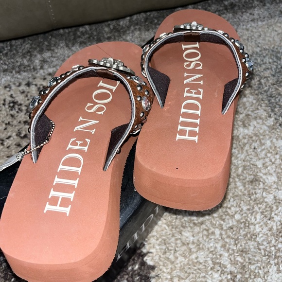 NWT Hide N Sole Flip Flops - Picture 6 of 11